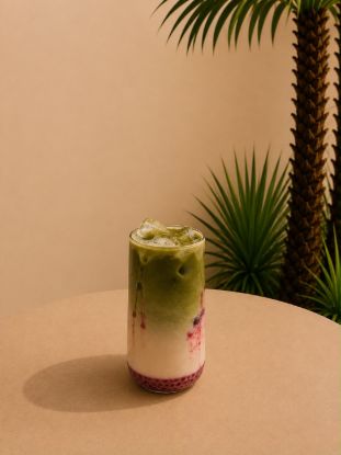 Matcha Strawberry Latte resmi